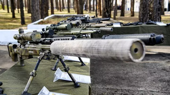 Украинский снайпер подстрелил мирного жителя в пригороде Донецка 