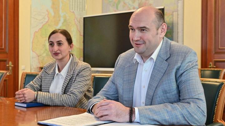 Премьер ДНР Солнцев мотивировал строителей из Липецка блинами