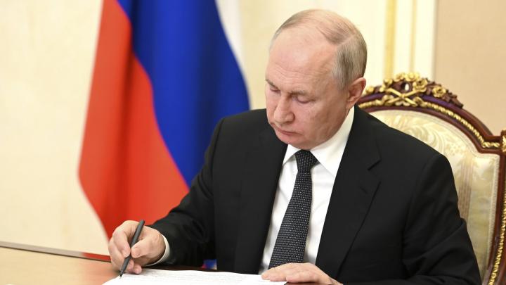 Президент внес поправки об извещении ООН о военном положении