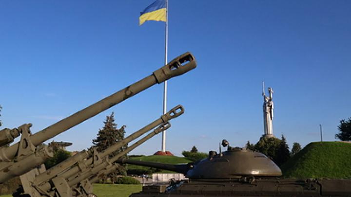 Западная закулиса запустила сценарий заморозки войны – украинский политолог