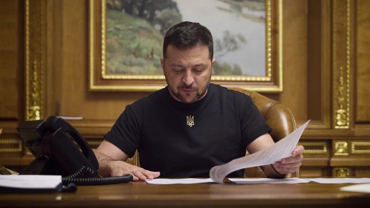 Выборы в Раду окончательно отменяются? Зеленский продлил действие военного положения