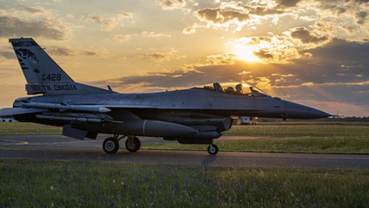 США признали провал контрнаступа: зачем Вашингтон одобрил передачу F-16 Киеву