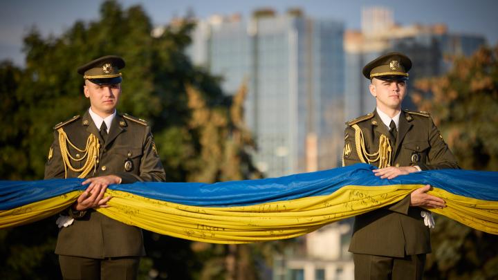 Обнищание, вырождение и отсутствие перспектив на будущее: с чем еще Украина подошла к своей 32-й годовщине незалежности
