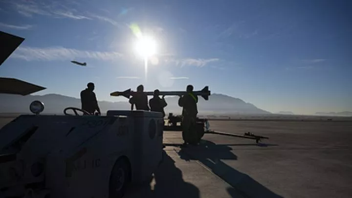 Войны начинают хозяева жизни: эксперт объяснил поставки Западом оружия Украине Войны начинают хозяева жизни: эксперт объяснил поставки Западом оружия Украине