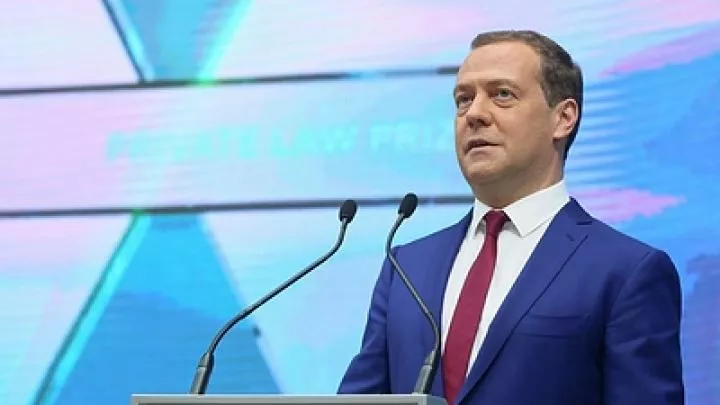 Медведев назвал новой Отечественной войну с укронацистами и Западной Европой