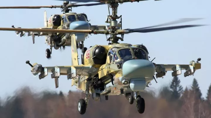 Российские вертолёты минувшей ночью уничтожили более 20 единиц бронетехники ВСУ — Минобороны РФ 