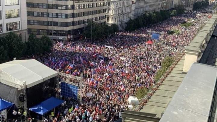 Не хотим власти НАТО и поддержки Украины: В Праге прошла массовая акция протеста