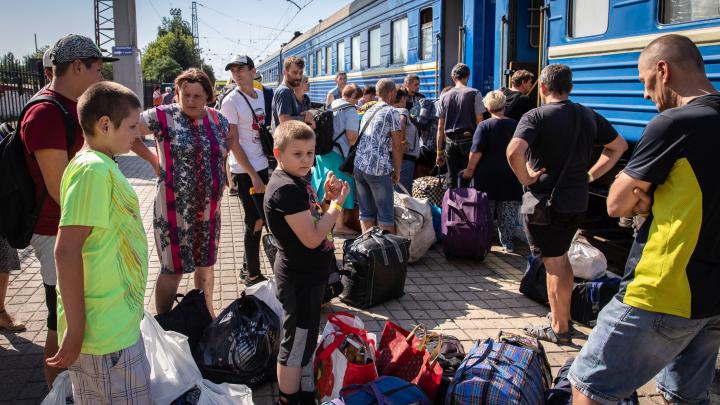 Паника в Покровске: Последний поезд отправится 11 сентября. По городу ездят бригады белых ангелов