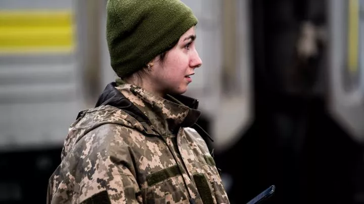 Боец ЛНР рассказал об украинских наводчицах в Попасной 