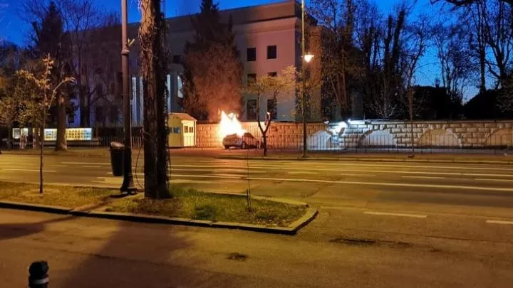 Протаранивший ворота посольства РФ в Бухаресте водитель-педофил называл себя украинцем — Baza