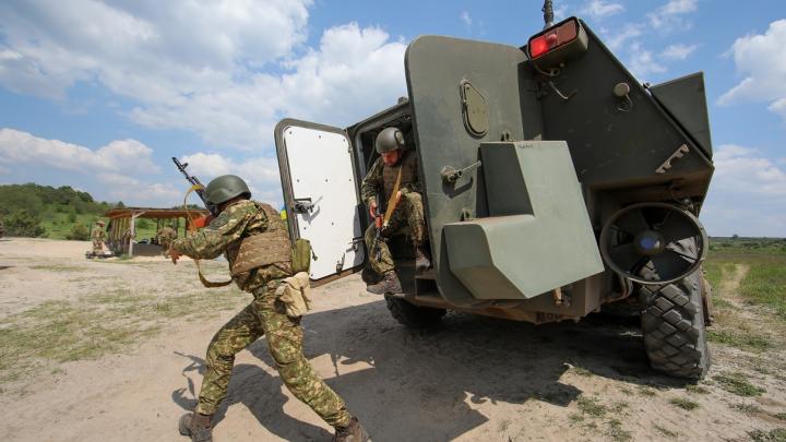 Украинский военный застрелил двоих сослуживцев в Киеве, скрывшись от полиции