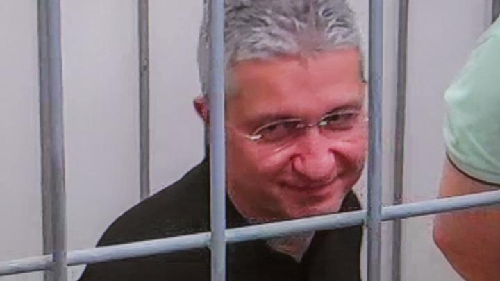 В дорогой одежде, упитан, просится на СВО: Услышав приговор Тимуру Иванову, военный лётчик перешёл на мат