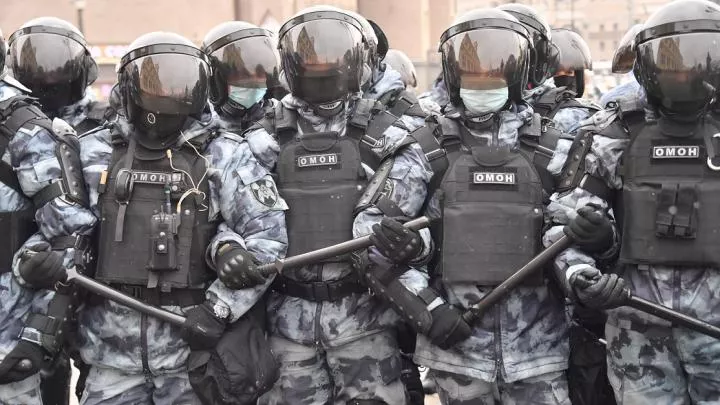 Не страшно, а смешно: русские спецназовцы высмеяли ролик с кровавой панночкой