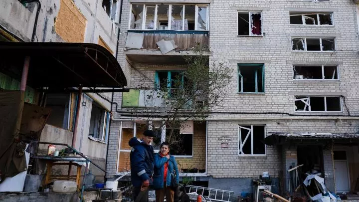Ситуация очень накалена: выходящие из пригорода Бахмута жители рассказали о ситуации в городе