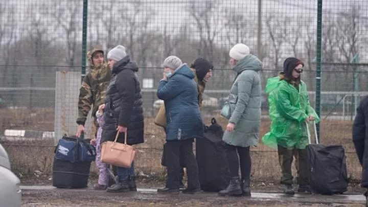 С начала эскалации на Украине в Россию прибыли более 900 тыс. беженцев 
