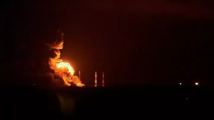 В Макеевке под обстрел украинских боевиков попала нефтебаза