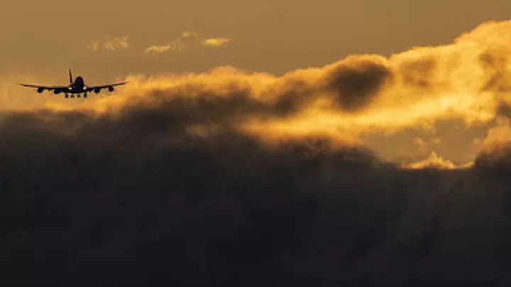 Flightradar зафиксировал британский самолет-разведчик у берегов Крыма