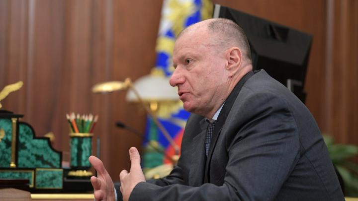Капиталисты патриотами не бывают. Потанин увольняет русских рабочих и переносит производство в Китай