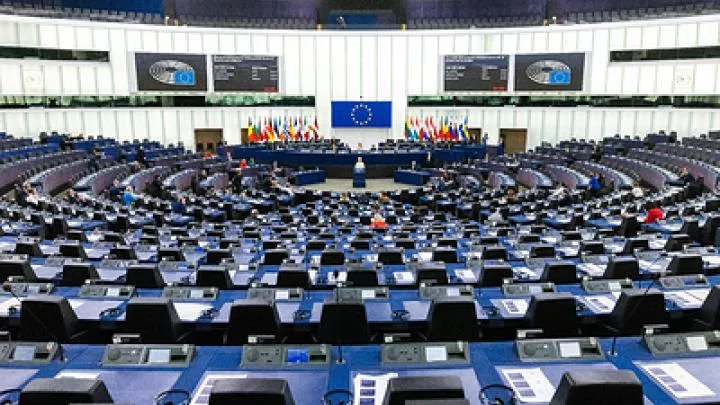 Послы ЕС поручили Еврокомиссии обновить визовые рекомендации по России