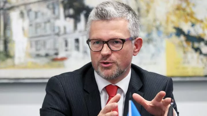 Украинский посол дал заднюю в вопросе унижения канцлера Германии
