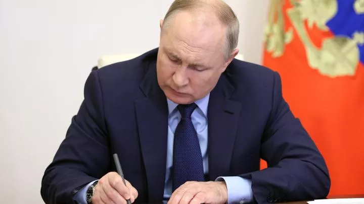 Путин подписал указ о возможности срочникам заключать контракт на службу в ФСБ