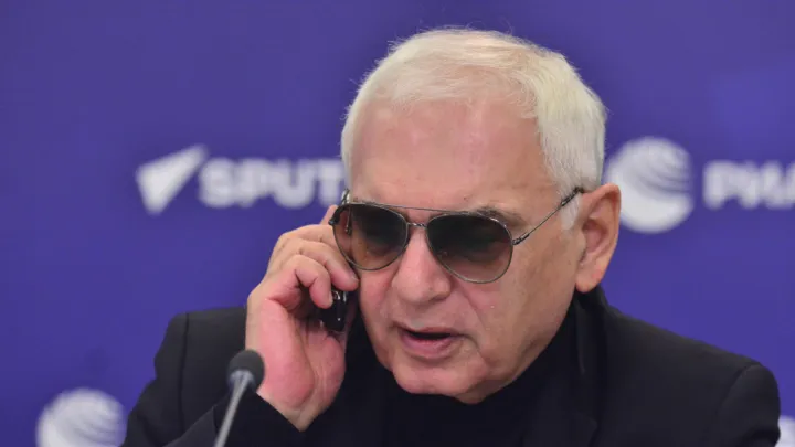 Шахназаров не стал молчать о высокомерии большого соседа: А вы нам зачем? Вот там и оставайтесь