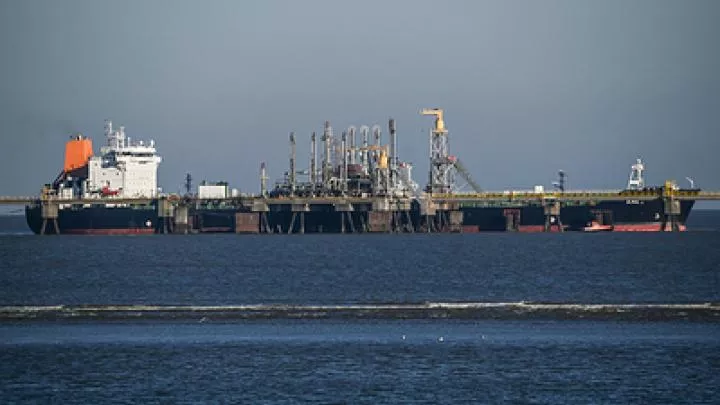Россия продолжает топить печь банкнотами, гоня сырую нефть на Запад – Катасонов