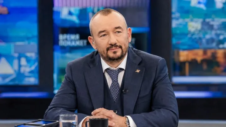 Резко вычеркнули из эфира: Что стало с ведущим Артёмом Шейниным после ухода из Время покажет