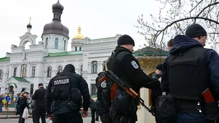 Силовики Киева арестовали охранявших Киево-Печерскую лавру казаков