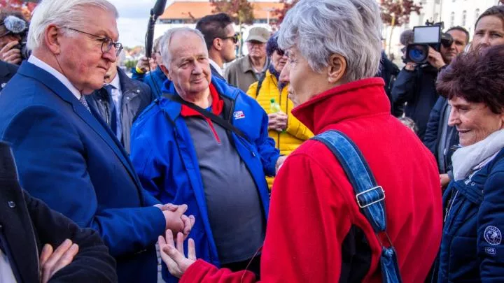 Немцы на митинге выступили против украинцев, призвав их уехать
