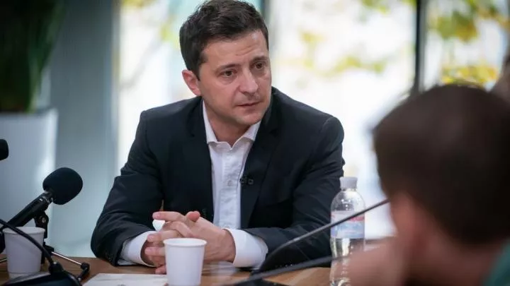 «Неполитизированная»: Зеленский рассказал, почему выбрал китайскую вакцину