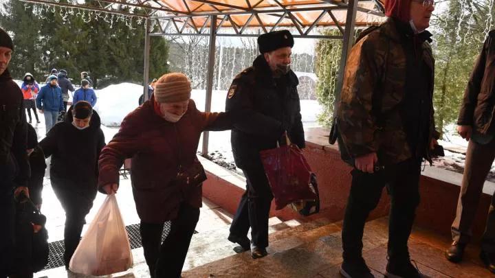 Свыше 3,2 млрд рублей материальной помощи получили жители Донбасса в России Свыше 3,2 млрд рублей материальной помощи получили жители Донбасса в России