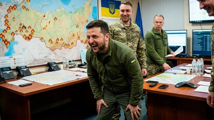 В порту много яхт: В Сочи взрывы – Зеленский бьёт по тем, у кого выступал на корпоративах. Теперь Киев уйдёт под воду?
