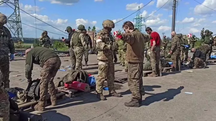 На Украине обвинили в госизмене офицера за сдачу в плен 277 солдат
