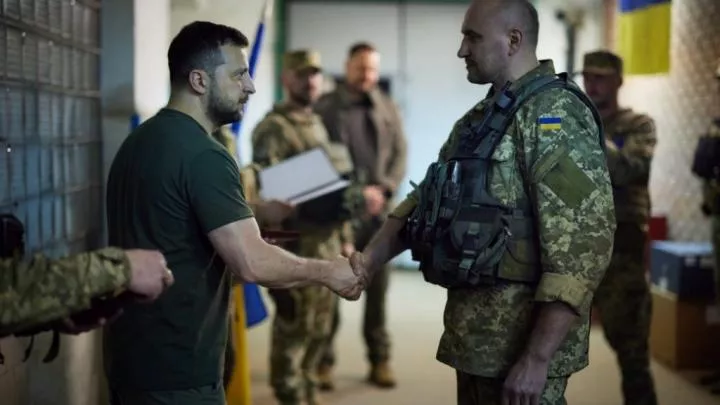 Главком ВСУ доложил Зеленскому о росте потерь в Донбассе и попросил отвести войска – источник