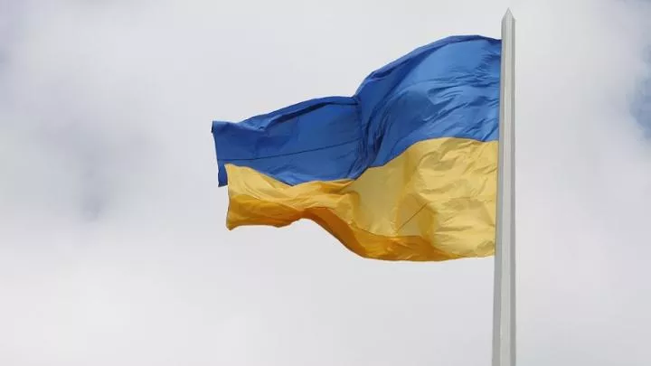 В центре Харькова ураган разорвал пополам флаг Украины – опубликовано видео