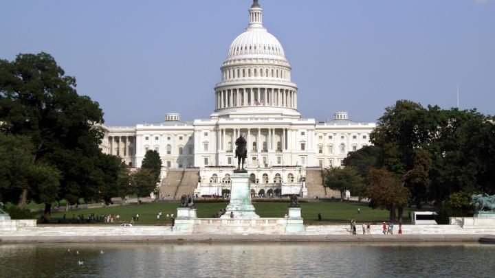 В случае совершенной демократии в США люди бы устали от повторения одного и того же спектакля – финомбудсмен