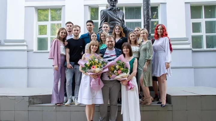 Юрий Кот представил в Луганской академии культуры и искусств свою книгу Украинцы! Мы – русские! Какой восторг!