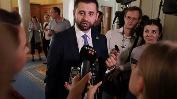 Арахамия: на границе с Украиной стоят полупустые палатки военных России