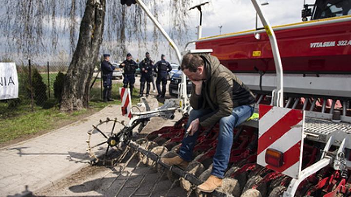 Прекратите нам лгать!: Польские фермеры начали акцию протеста на границе с Украиной