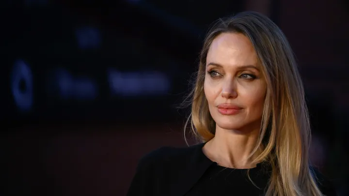 Русский агент из Голливуда?  Анджелину Джоли подозревают  в шпионаже, охранник пропал в застенках