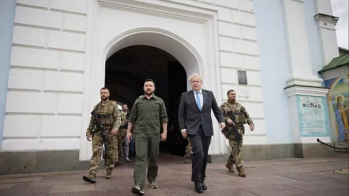 Зеленский пригрозил военнослужащим ВС РФ судом из-за ударов по военным объектам в Киеве