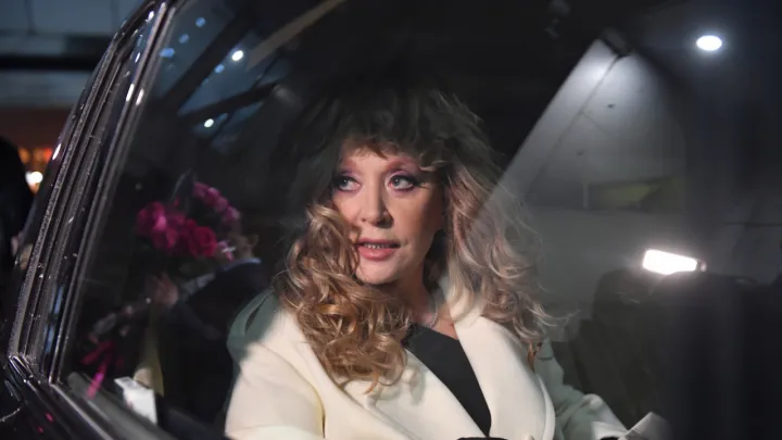 За всё заплатил олигарх из России? После громкого интервью Пугачёва купила виллу. Продюсер открыл тайну семьи