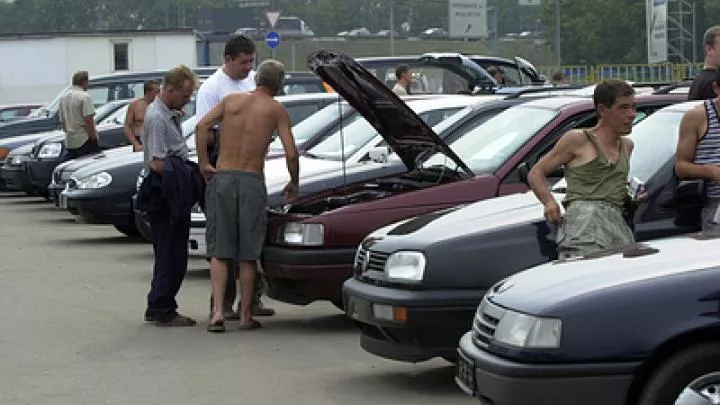 В ДНР после падения доллара спрос на автомобили превысил предложения
