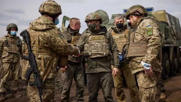 США нагнетают ситуацию вокруг Украины, чтобы заставить Киев выполнить Минск-2 — политолог
