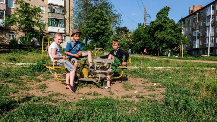 Отважные обнаружили детские рисунки для ВСУ в освобожденной от украинских боевиков школе