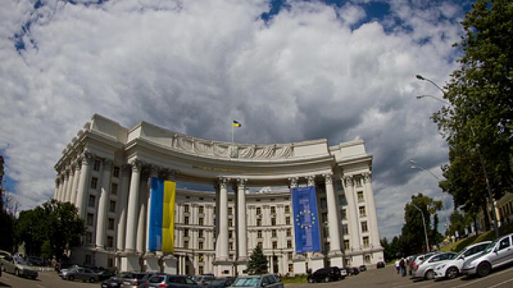 Украинский МИД стал радужным в знак поддержки ЛГБТ