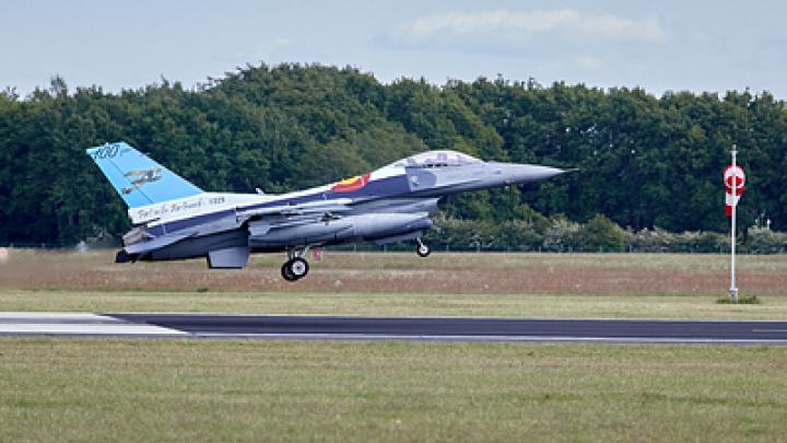 Россия не будет уничтожать самолеты F-16 за пределами Украины – Песков 