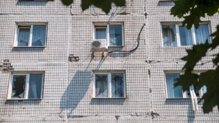 Успеть вставить стекла до зимы. Как живут донбасские разрушенцы