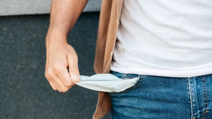 Русские экономят на еде, пока чиновники охлаждают экономику. Делягин: Всех, кто не вписался, просто вычеркнут